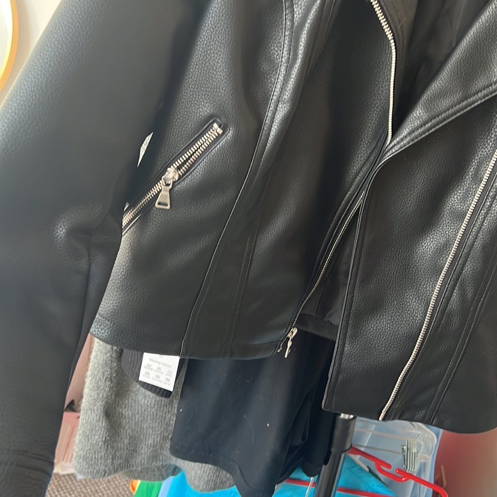 Leather jacket - Picture 3 of 4